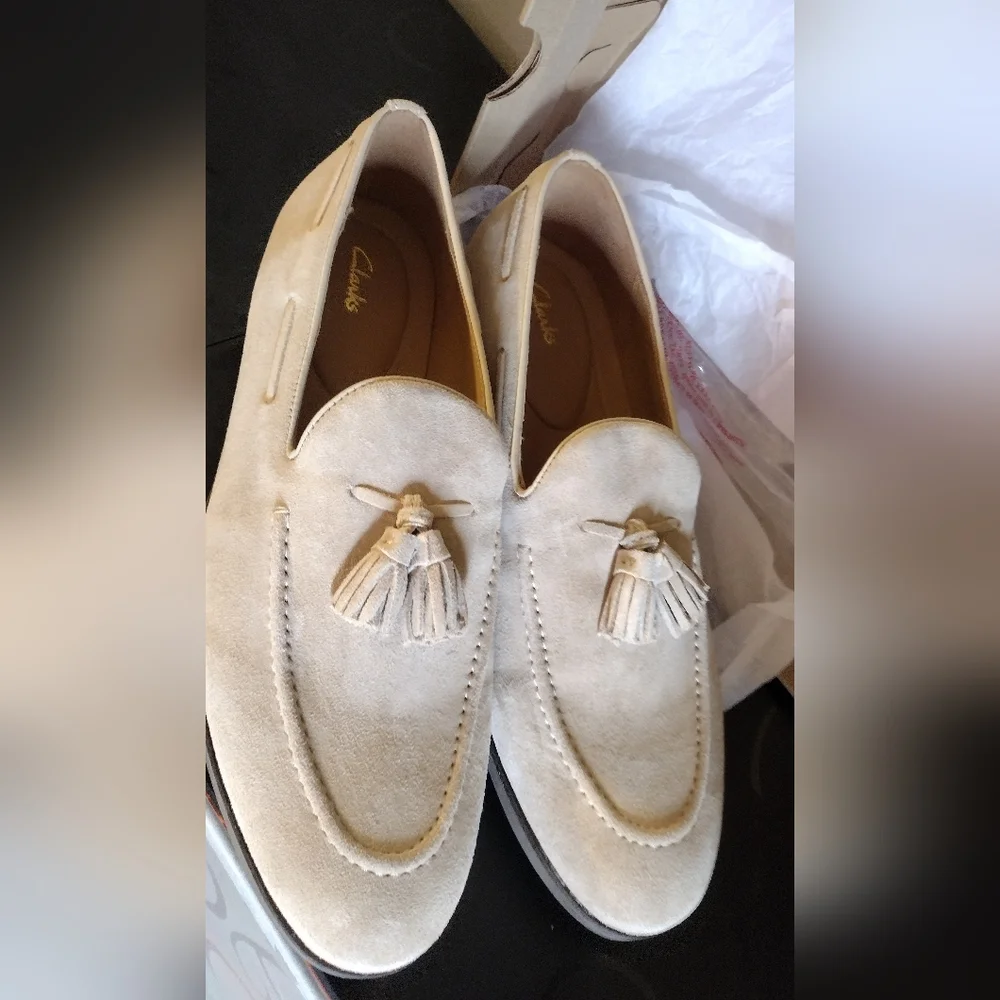 NIB MEN'S CLARKS TAUPE LOAFERS - Picture 6 of 12